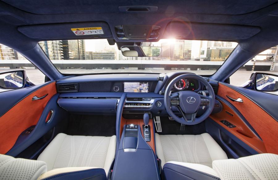 Торпедо Lexus LC500 Morphic Blue Limited Edition 2018 года  (AU) (фото 3 из 6)
